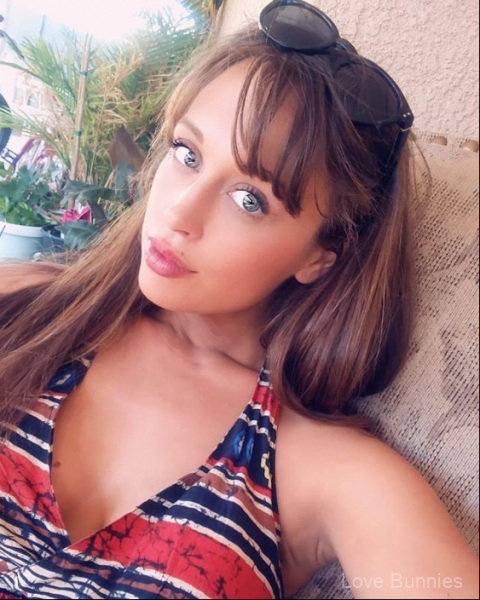 Alyssa-is-a-female-companion-in-Las-Vegas-2