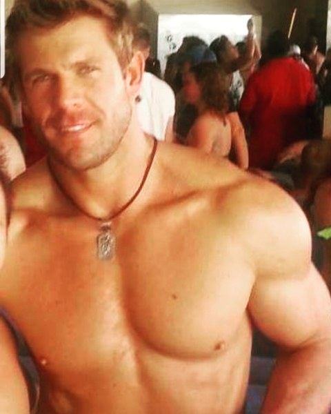 Jesse-is-a-companion-in-las-vegas-3