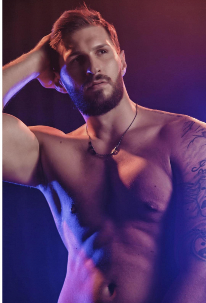 Luca-is-a-male-stripper-in-Las-Vegas-9